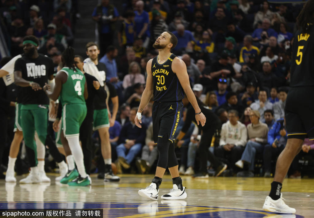 足球买球-勇士队的斯蒂芬·库里超越文斯·卡特，成为历史得分榜第22位(wèi)
