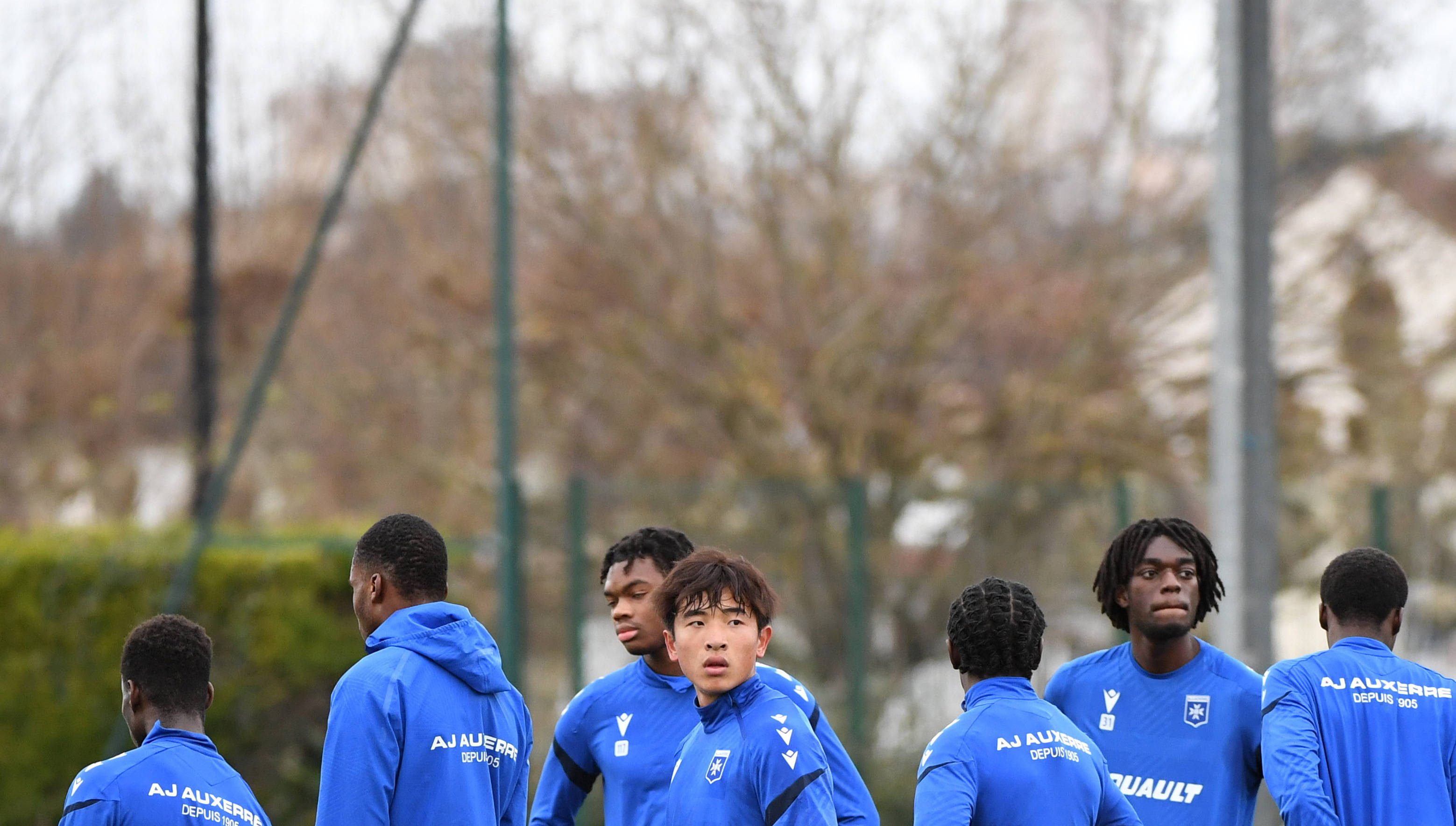 （体育）足球——魏祥鑫参加欧塞尔预备队训练