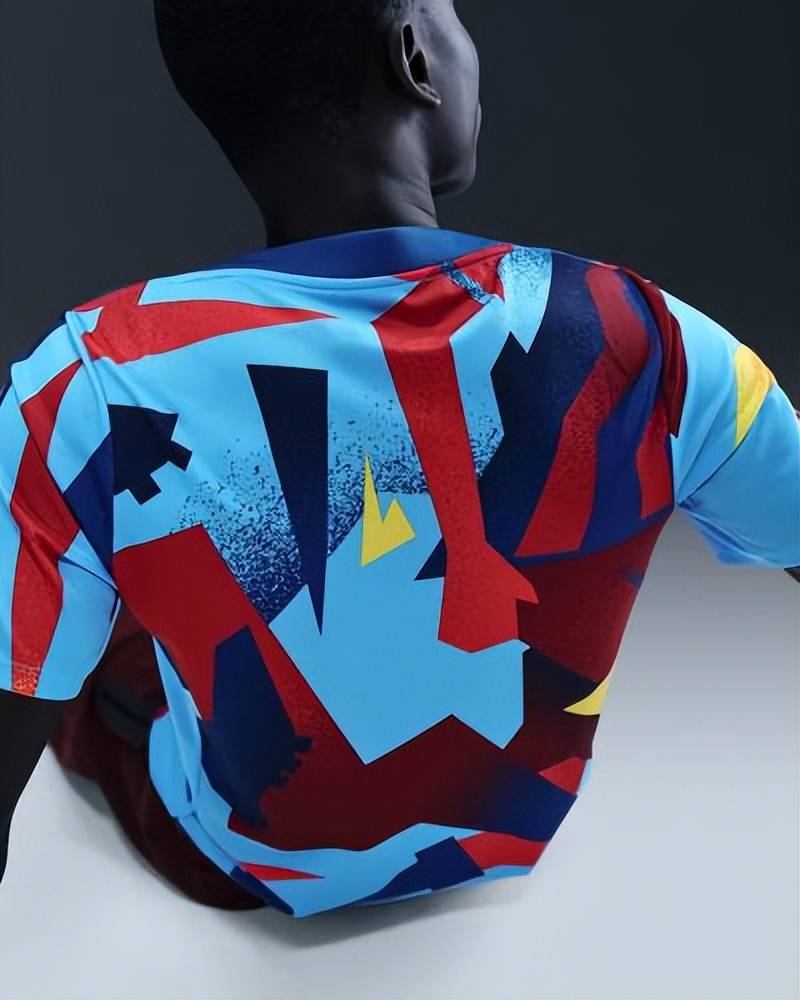 巴塞罗那足球俱乐部2025/26赛季第四赛前训练服亮相