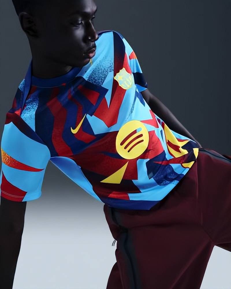 巴塞罗那足球俱乐部2025/26赛季第四赛前训练服亮相