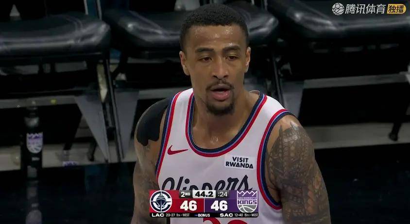 快船险胜！小卡31+9+7，赛后柯林斯抱住拉文，小卡场边接受采访