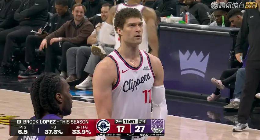 快船险胜！小卡31+9+7，赛后柯林斯抱住拉文，小卡场边接受采访