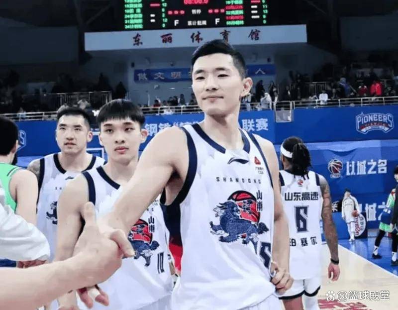 淘汰浙江邱彪场边采访！强调国内球员敢于承担，赞陈林坚地位提升