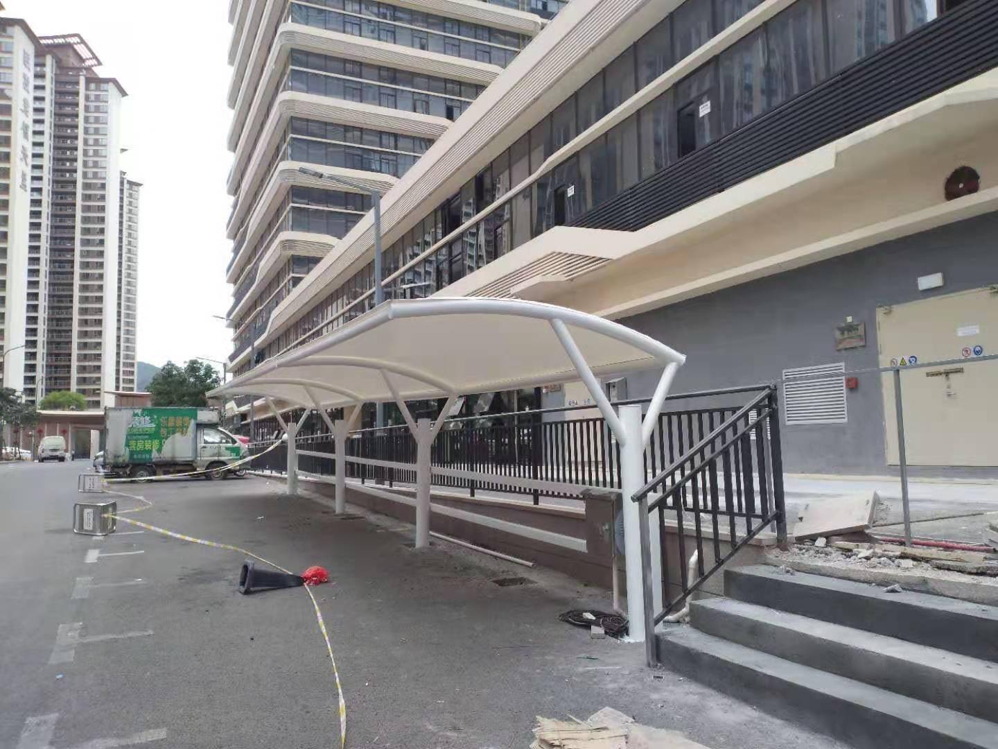 Top厦门吉士源金属制品有限公司：汽车停车棚/充电桩车棚/运动场看台膜结构/足球场膜结构/篮球场看台膜结构专业制造商