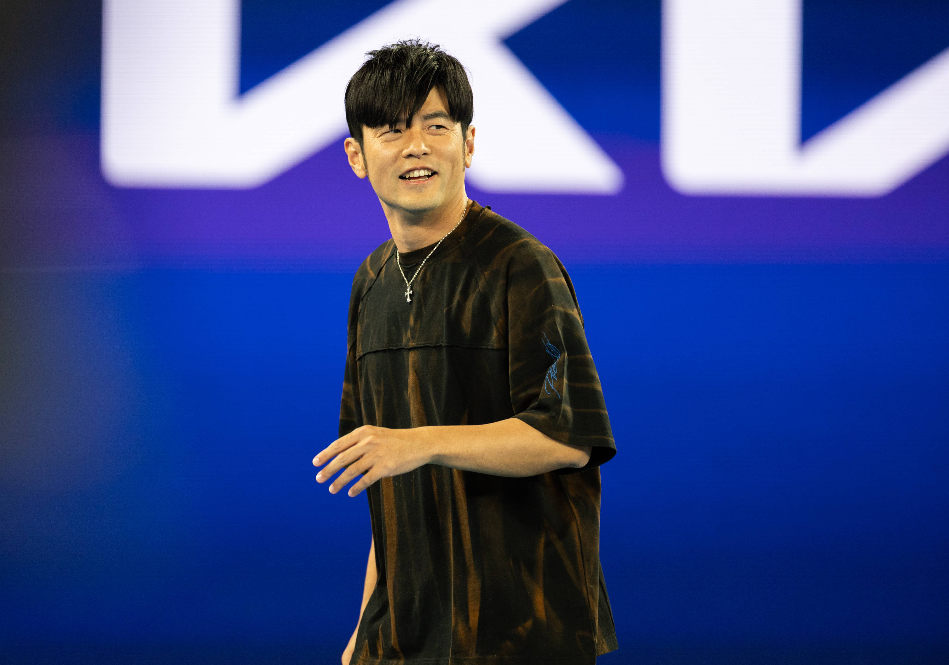 （体育）网球——澳网：周杰伦参加“一球制胜”特别赛